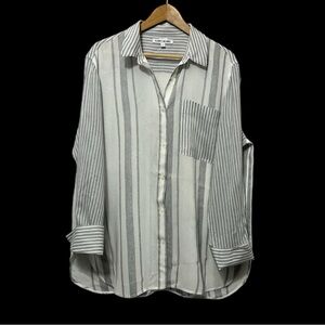 Elizabeth and James Striped White & Black Button Down Shirt Large